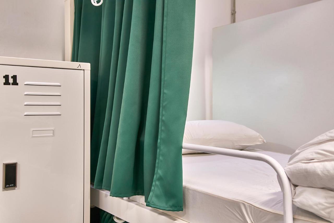 Hola Hostal Collblanc L'Hospitalet de Llobregat Eksteriør billede
