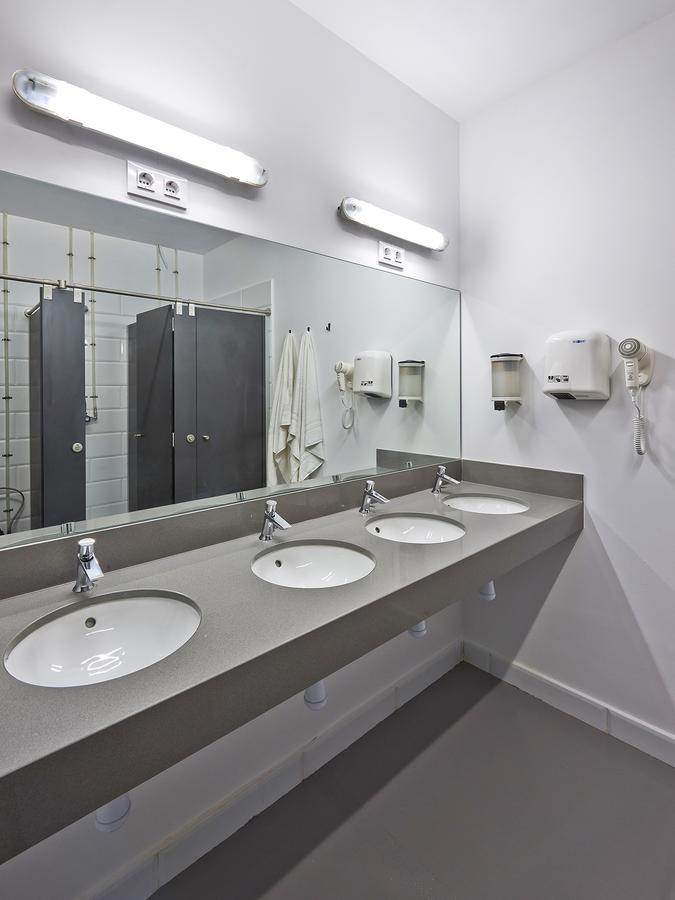 Hola Hostal Collblanc L'Hospitalet de Llobregat Eksteriør billede
