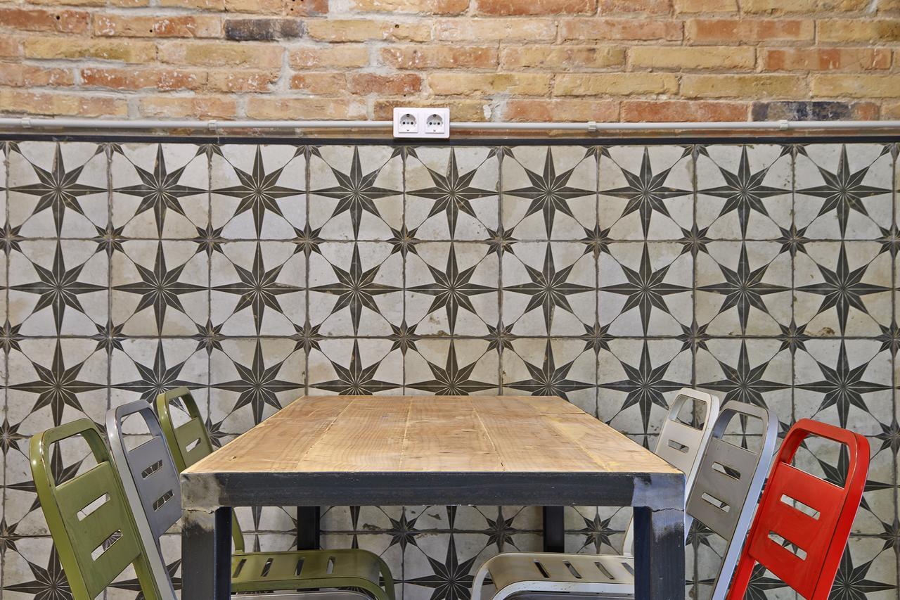 Hola Hostal Collblanc L'Hospitalet de Llobregat Eksteriør billede