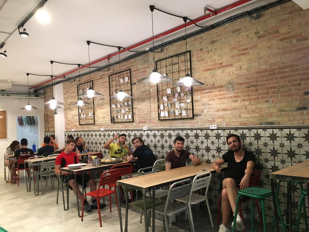 Hola Hostal Collblanc L'Hospitalet de Llobregat Eksteriør billede